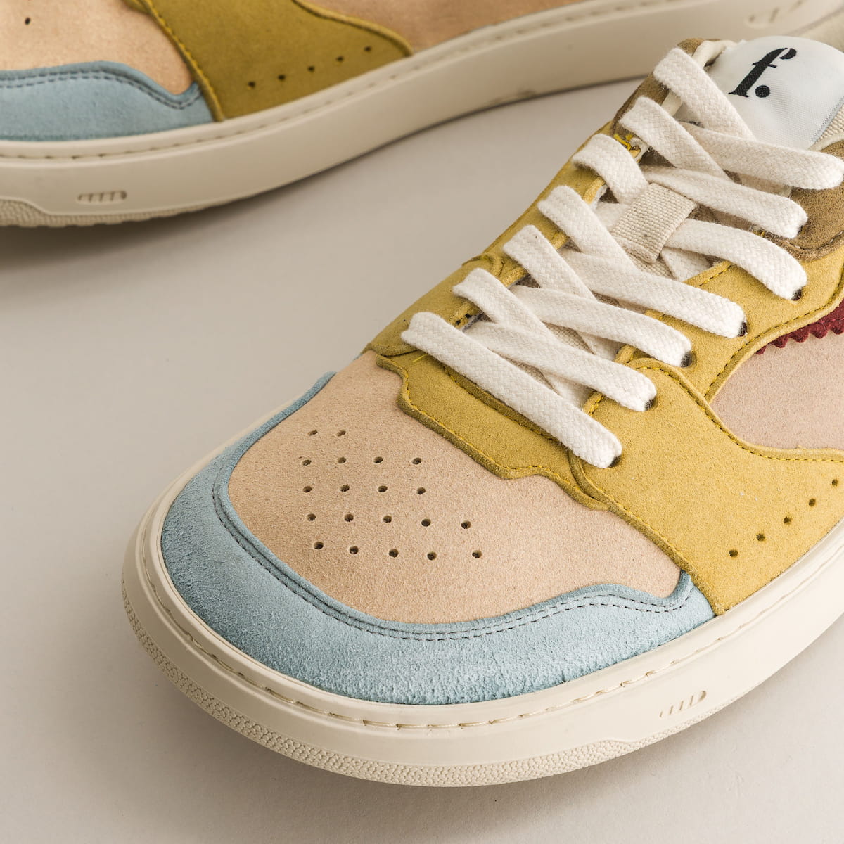 Multicolor barefoot sneakers, detailled view