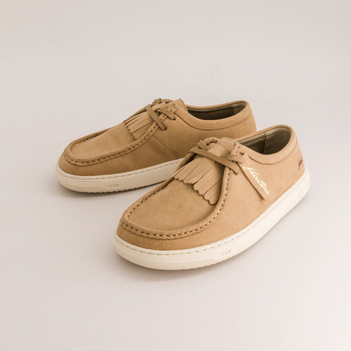 Barefoot derby in plant-based leather.