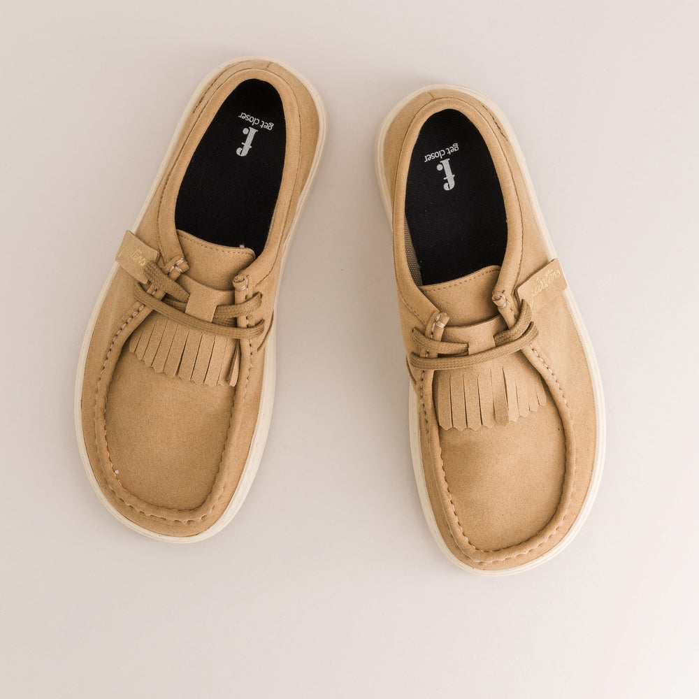 Barefoot derby in plant-based leather.