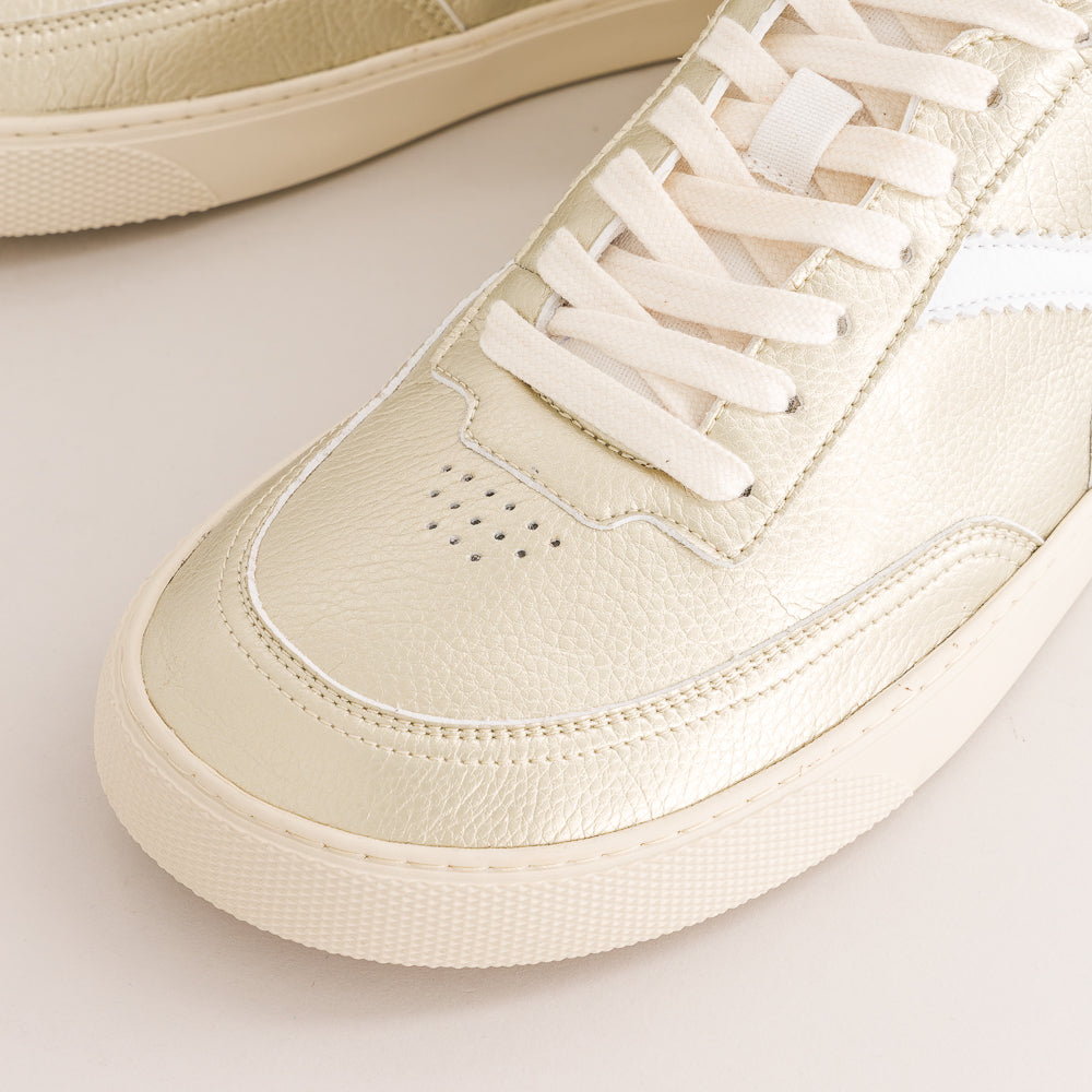 Barefoot mid-ankle sneakers