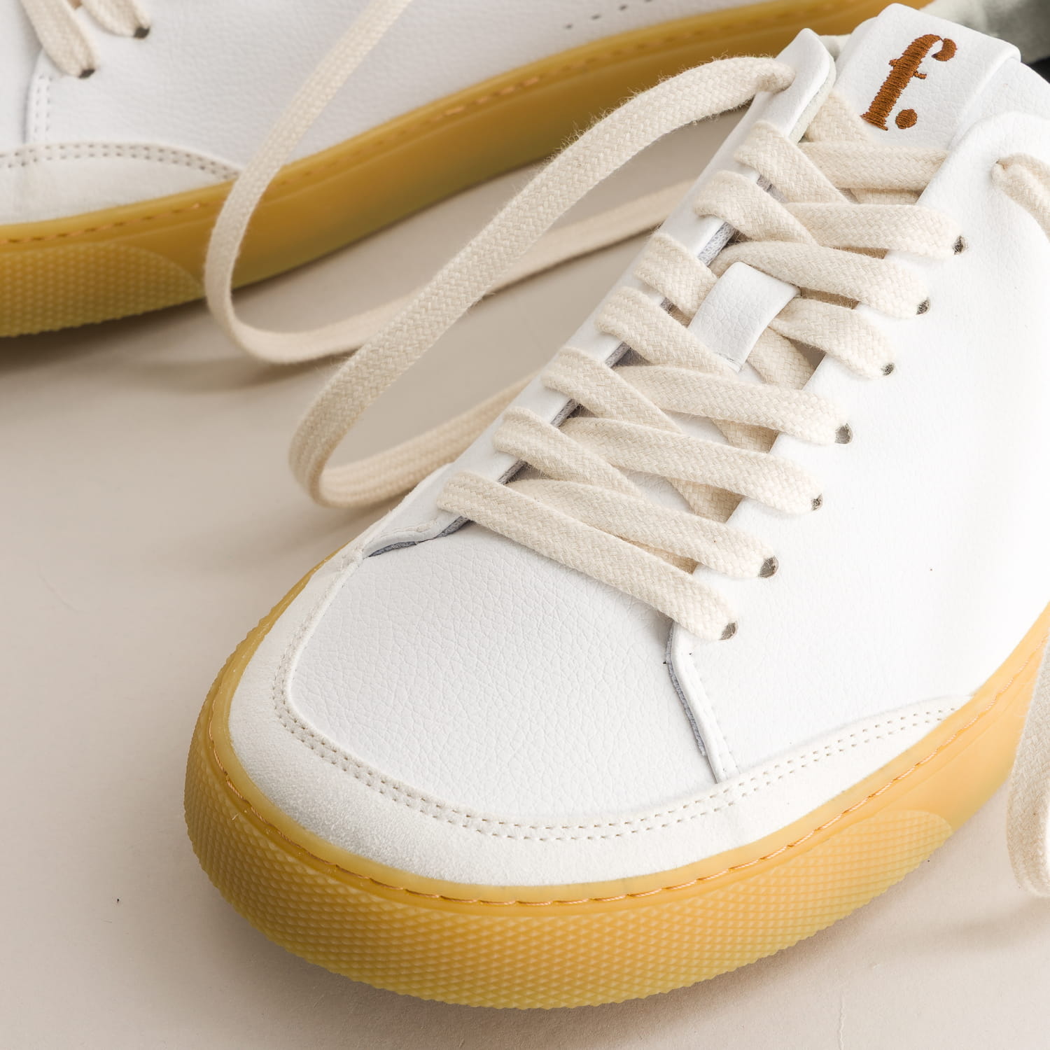 Barefoot sneakers White Gum - detailed view